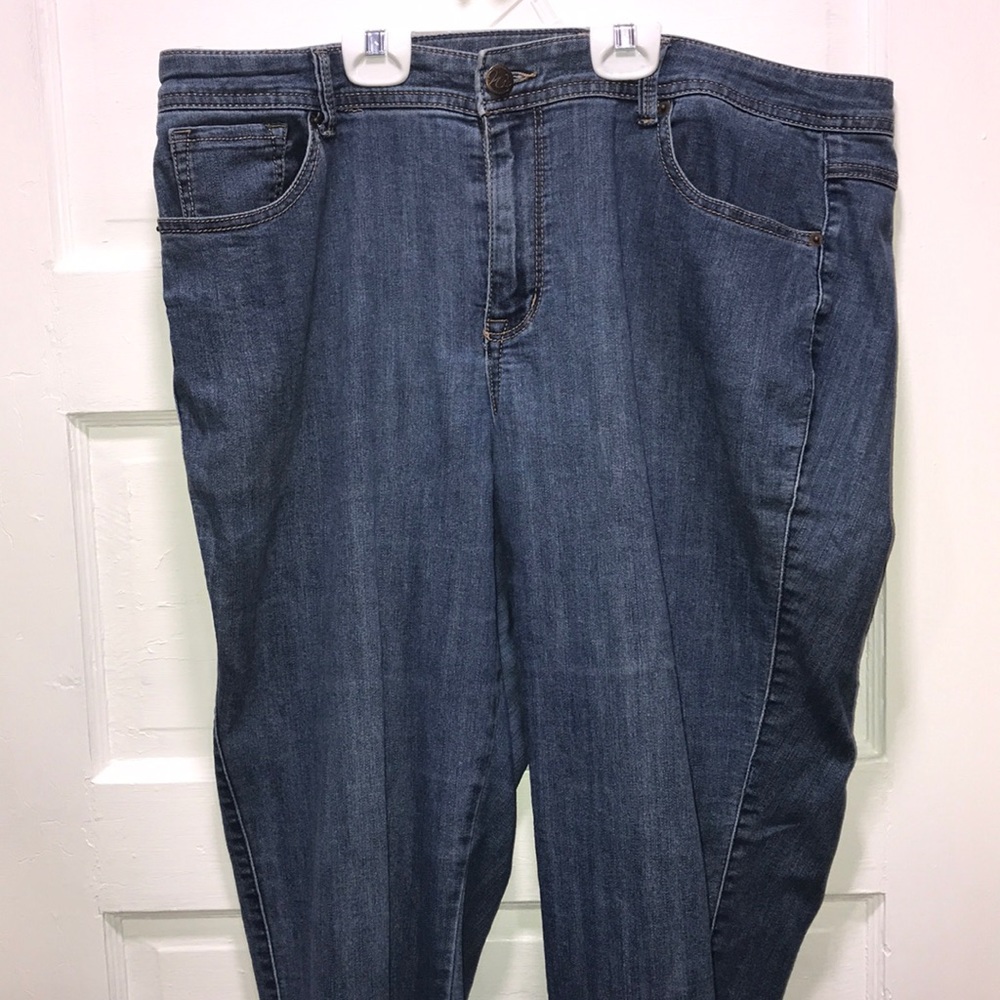 Woman brand Classic Fit Jeans SIZE 16